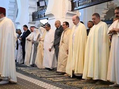 أيمن بن عبد الرحمان يؤدي صلاة العيد بالجامع الكبير 