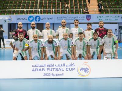 منتخب الجزائر داخل القاعة  