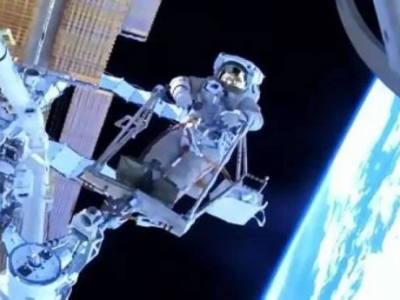 رائدا فضاء روسيان يكملان عملية سير في الفضاء استغرقت أكثر من6 ساعات