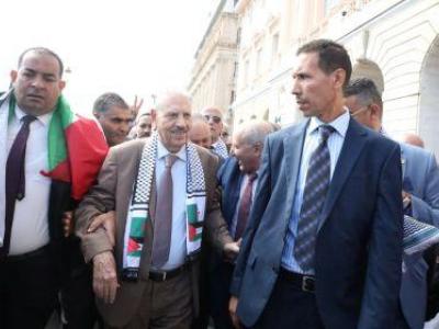 رئيس مجلس الأمة يشارك جموع الجزائريين في المسيرة الشعبية الداعمة للشعب  الفلسطيني 