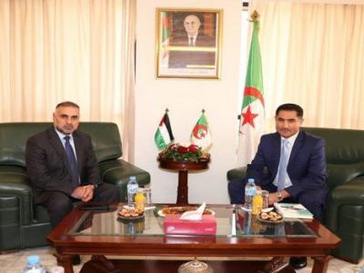 وزير الاتصال يستقبل سفير دولة فلسطين بالجزائر