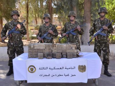 إحباط محاولات إدخال أزيد من 3 قناطير من الكيف المعالج عبر الحدود مع المغرب إحباط محاولات إدخال أزيد من 3 قناطير من الكيف المعالج عبر الحدود مع المغرب