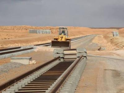 خط السكة الحديدية بشار- تندوف: مشروع واعد لدفع التنمية الإجتماعية الإقتصادية 