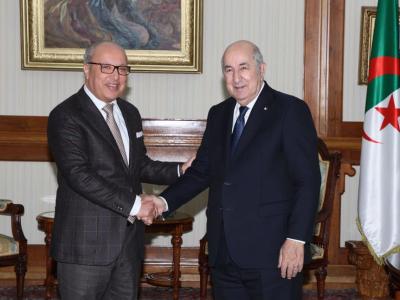 رئيس الجمهورية يستقبل الأمين العام لحزب التجمع الوطني الديموقراطي السيد مصطفى ياحي بطلب من هذا الأخير رئيس الجمهورية يستقبل الأمين العام لحزب التجمع الوطني الديموقراطي السيد مصطفى ياحي بطلب من هذا الأخير