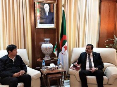 عرقاب يستقبل مسؤولي مجمعات صينية في إطار مشروع استغلال منجم غارا جبيلات