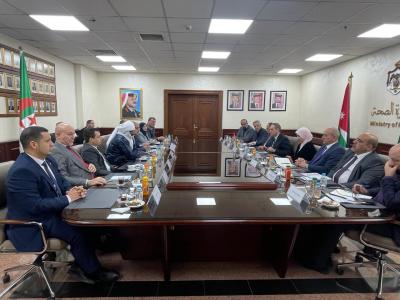 رئيس المجلس الشعبي الوطني يتحادث مع وزير الصحة الأردني 