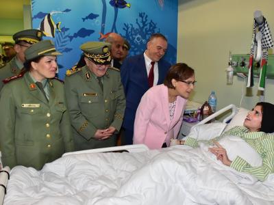 وزيرة التضامن الوطني تزور الأطفال الفلسطينيين الجرحى الموجودين بمستشفى "الأم والطفل" للجيش بالعاصمة