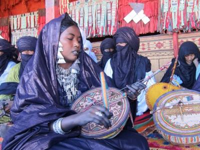 L'imzad, le violon joué seulement par les femmes touareg