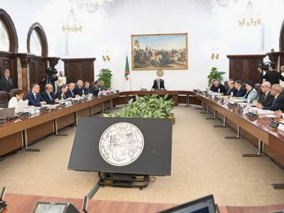 الرئيس تيون يترأس اجتماعا لمجلس الوزراء