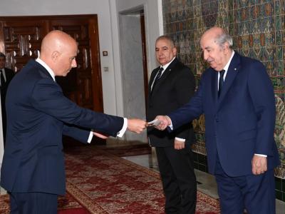 الرئيس تبون يستلم اوراق اعتماد سفراء الرئيس تبون يستلم اوراق اعتماد سفراء