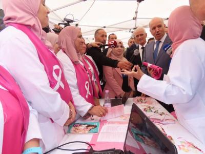 أكتوبر الوردي