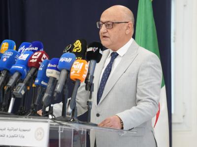 وزير التكويني و التعليم المهنيين 