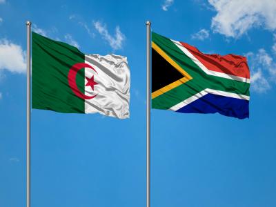 Drapeaux de l'Algérie et de l'Afrique du Sud