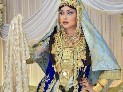 الزي العنابي