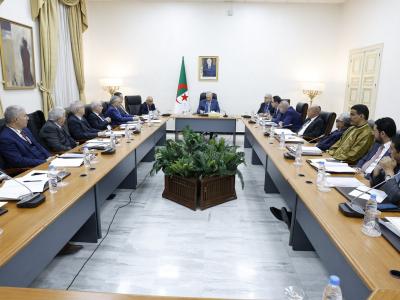 تنصيب فوج العمل المكلف بالنظر في مشروعي قانوني الأحزاب والجمعيات