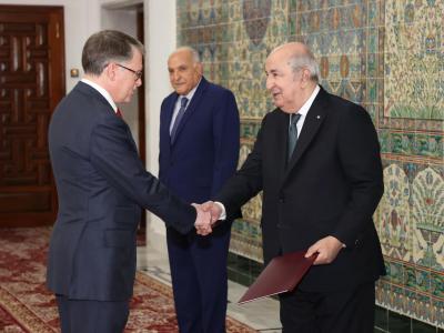 تبون سفراء