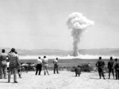 Explosions nucléaires françaises en Algérie