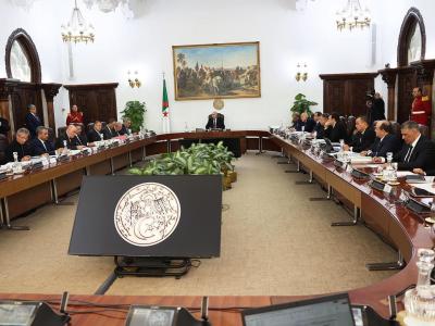 رئيس الجمهورية يترأس اجتماعا لمجلس الوزراء 