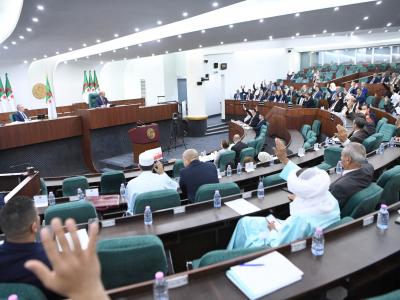 نواب #المجلس_الشعبي_الوطني يصوتون بالإجماع على نص القانون الذي يتضمن الإجراءات الجزائية