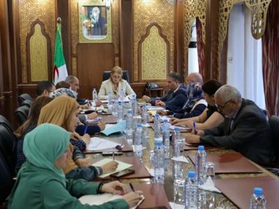 تنصيب اللجنة الوزارية المكلفة بتحضير الطبعة الـ 26 للصالون الدولي للصناعة التقليدية