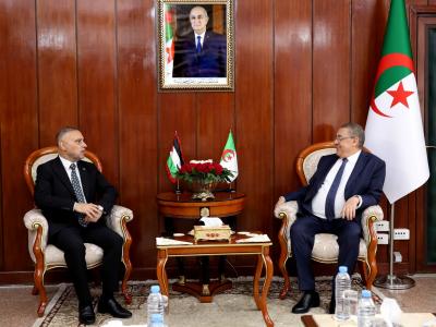 Merad reçoit l'ambassadeur de l'Etat de Palestine en Algérie