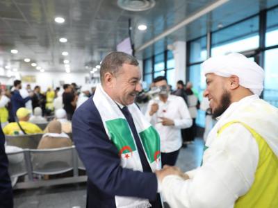 انطلاق أول رحلة إلى البقاع المقدسة
