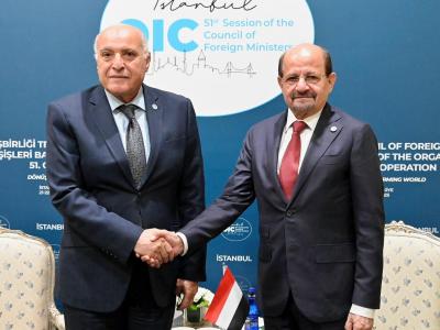 عطاف يجري بإسطنبول لقاء ثنائيا مع نظيره اليمني