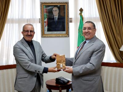 السيد مراد يستقبل المخرج السعيد عولمي السيد مراد يستقبل المخرج السعيد عولمي
