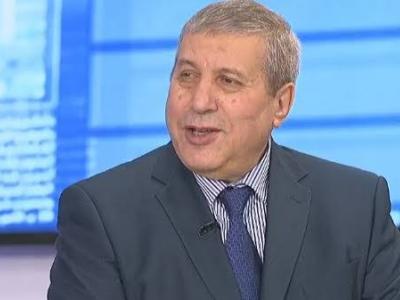 الإعلامي علي ذراع 