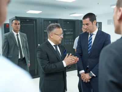 المدرسة الوطنية العليا للذكاء الاصطناعي: بداري يزور مركز بيانات متخصص في تطبيقات الذكاء الاصطناعي