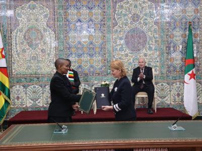 Le président de la République copréside avec son homologue zimbabwéen la cérémonie de signature d'accords et de mémorandums d'entente de coopération