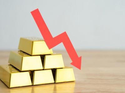  تراجع طفيف لأسعار الذهب مع صعود الدولار 