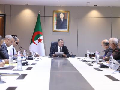 وزارة النقل تتابع تنفيذ تعليمات رئيس الجمهورية لاستيراد 10 آلاف حافلة