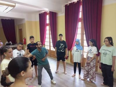 أطفال مسرح سوق أهراس يبدعون "هاشتاغ غزة"