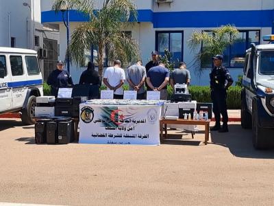 الاطاحة بشبكة اجرامية مختصة في تزوير العملة الاجنبية وضبط أزيد من 8ر1 مليون يورو مزورة بولاية الشلف 