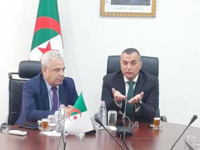 هاتف نقال: ضرورة التزام المتعاملين ببنود دفاتر الشروط واحترام التزاماتهم في مجال التغطية   