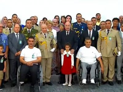 عائلات المكرّمين تحيي رئيس الجمهورية