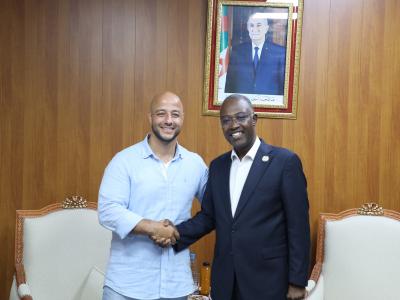 وزير الشباب يستقبل المنشد العالمي ماهر زين عشية احياءه لحفل فني بالجزائر  العاصمة 