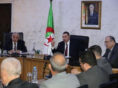 سعيود يترأس اجتماعا لمتابعة آثار التقلبات الجوية وانشاء الشركة الوطنية للنقل الجوي الداخلي 