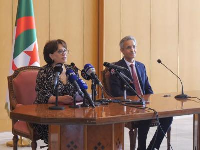 بن دودة تستلم مهامها كوزيرة للثقافة والفنون 