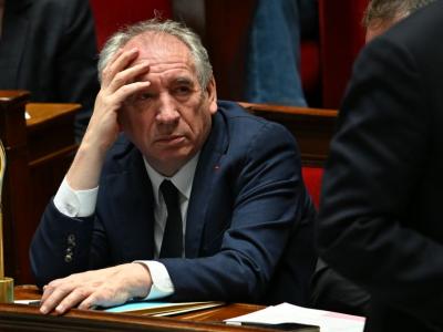 Bayrou renversé
