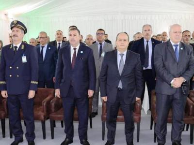 الوزير الأول يدشن بالشلف وحدة لصناعة الشاحنات والحافلات ولواحق قطع غيار  المركبات 