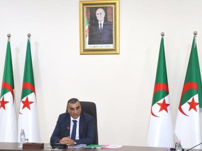 أشغال عمومية : اجتماع لمتابعة تسريع إنجاز منفذ الطريق السيار جن جن - العلمة 