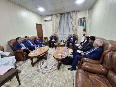 تجارة خارجية: السيد رزيق يستمع لانشغالات كونفدراليتي أرباب عمل بخصوص تحسين  تنافسية المؤسسات 