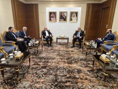 بوجمعة يلتقي نظيره الإيراني 