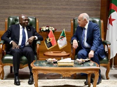 عطاف يستقبل نظيره الأنغولي