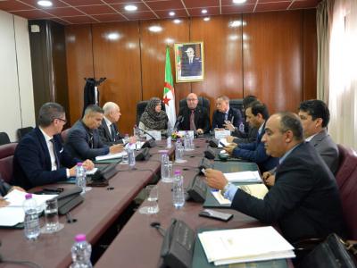 لجنة الشؤون القانونية تواصل دراسة مشروع القانون  الأساسي للقضاء 