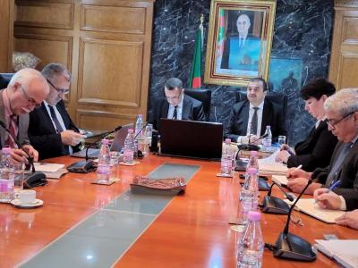 اجتماع تنسيقي بين وزارتي المحروقات والطاقة لتطوير شعبة الليثيوم في الجزائر