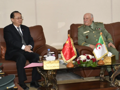 قائد القوات البرية يستقبل سفير جمهورية الصين الشعبية بالجزائر