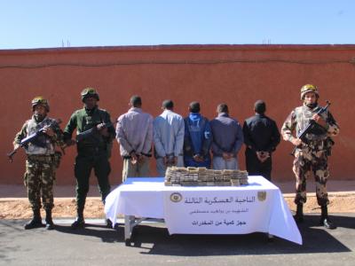 إحباط محاولات إدخال قرابة 10 قناطير من الكيف المعالج  عبر الحدود مع المغرب 